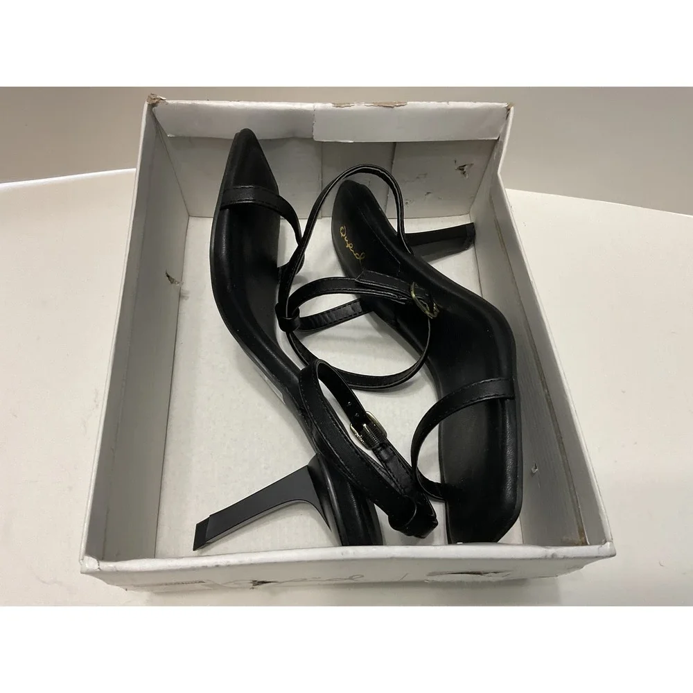 Qupid Anessa-01 Black Strappy Square Toe Stiletto Heel Sandals Womens Size 6 NEW